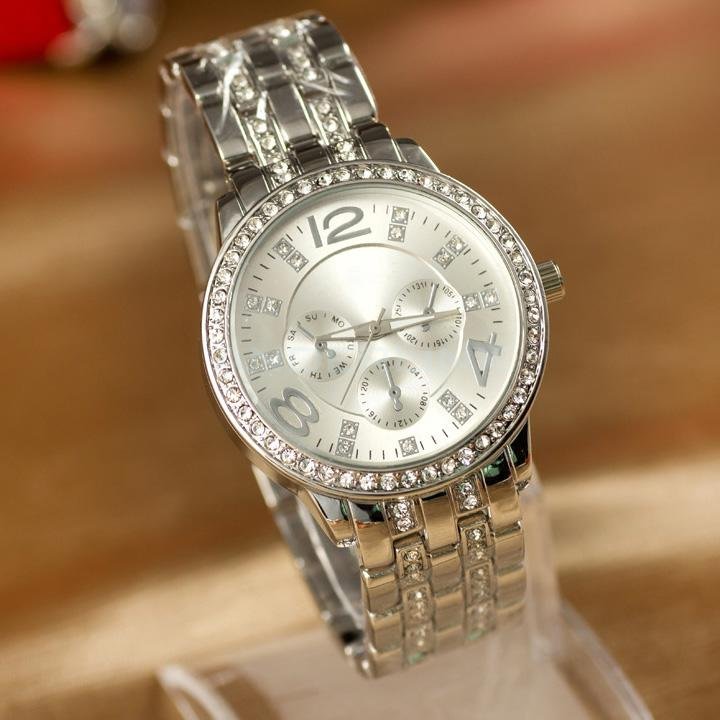 unknown Fashion Luxury Gold Crystal Quartz Rhinestone Date Lady Women Wrist Watch