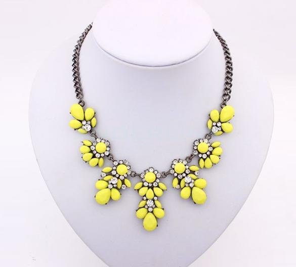 unknown New Fashion Woman's Bib Choker Fluorescence Crystal Gem Flower Drop Necklace